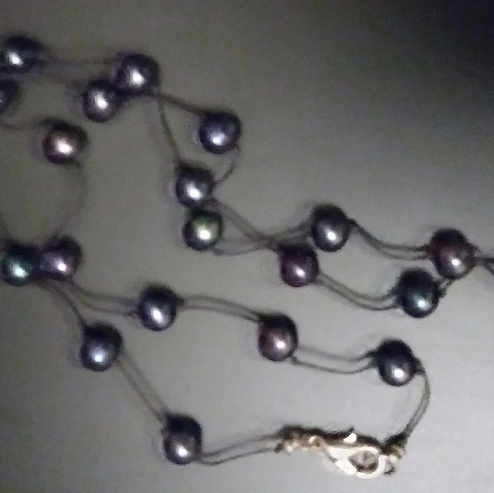 SALE! Nwot Dark blue pearl necklace